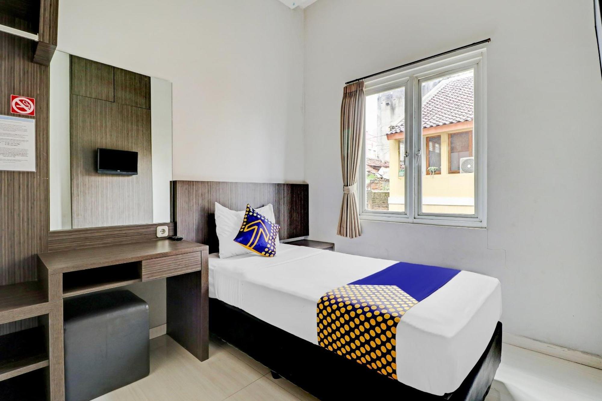 Hotel O Cihampelas Near Ciwalk Formerly D'River Guest House Bandung Exterior photo
